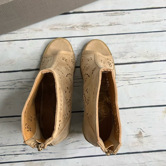 NEW Maurices Taylor laser cut bootie - Picture 4 of 8